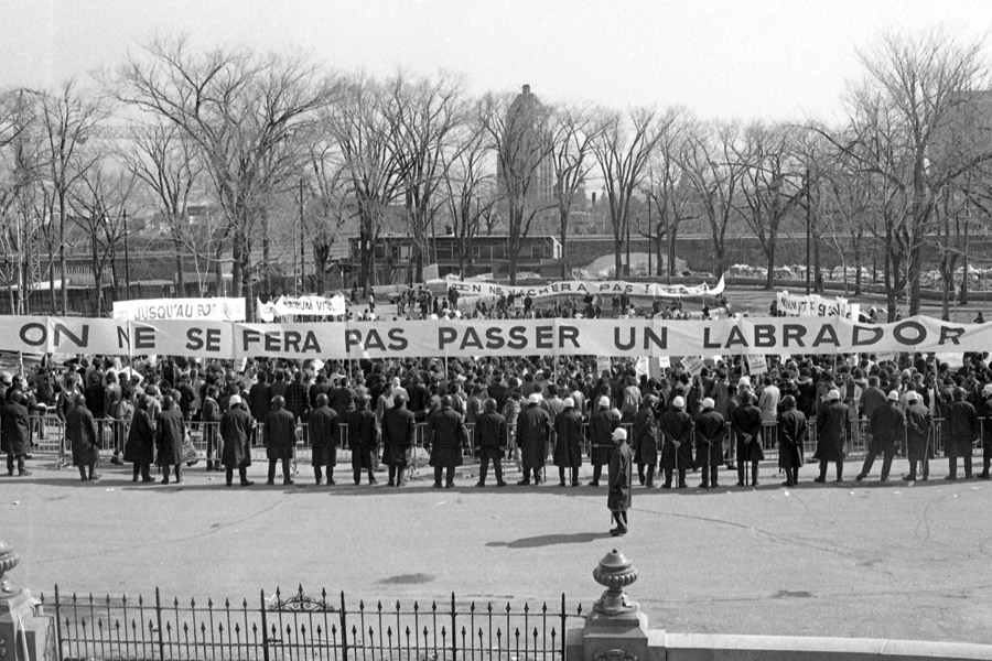 photo Rassemblement devant le parlement 1